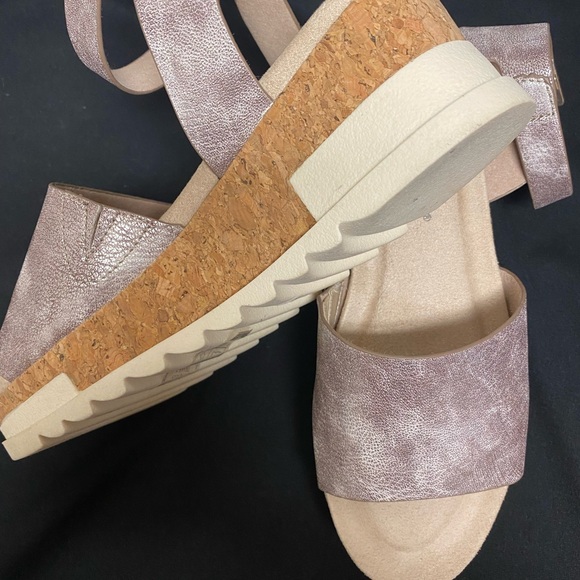 Pierre Dumas Sandals - Picture 2 of 4